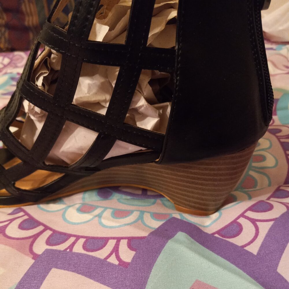 Shoes - Picture 3 of 4